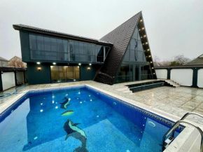 4 bedroom, 5 bathroom triangle